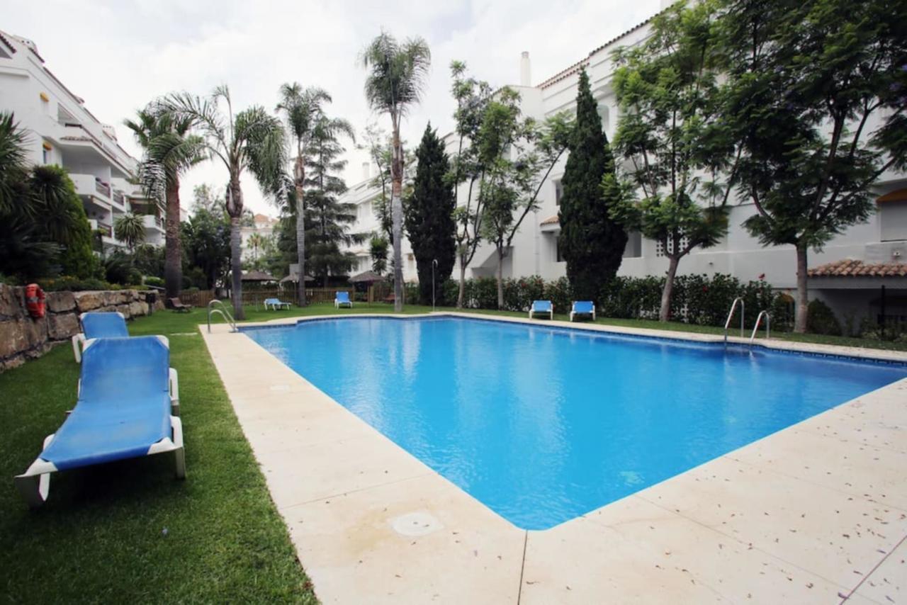 Blue House In Guadalmina Baja, With A Large Terrace Overlooking The Golf Apartment Marbella