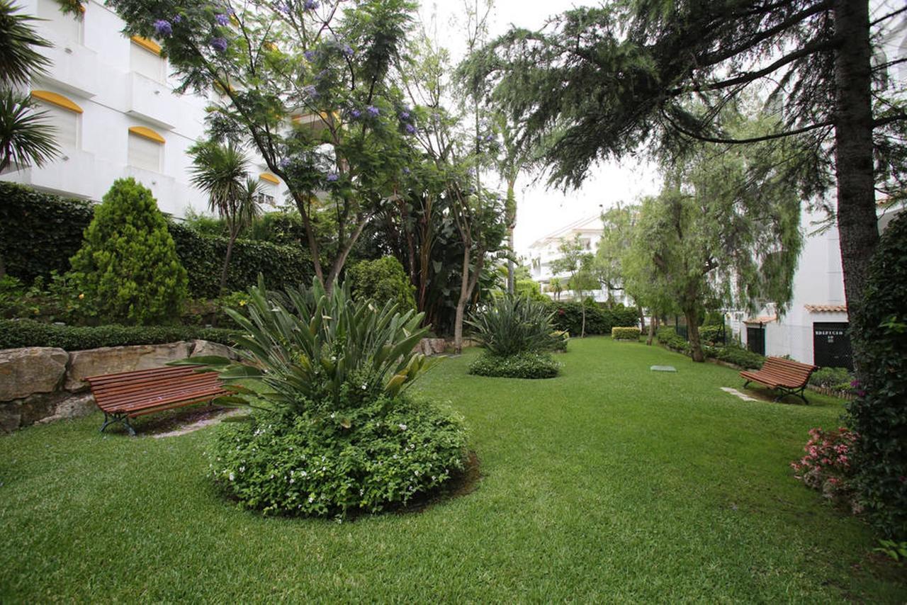 Blue House In Guadalmina Baja, With A Large Terrace Overlooking The Golf Apartment *